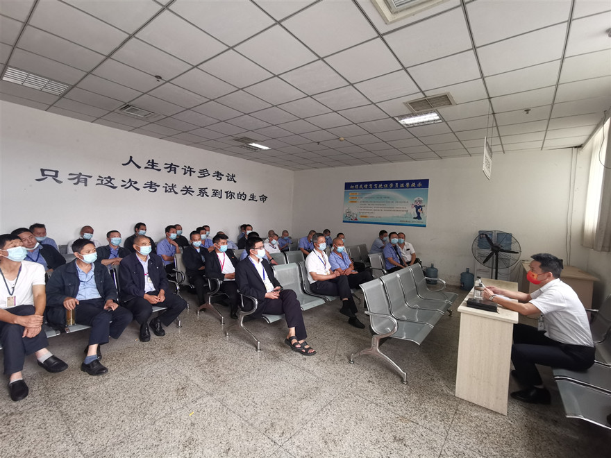 落實主體責任，推動安全發(fā)展_副本